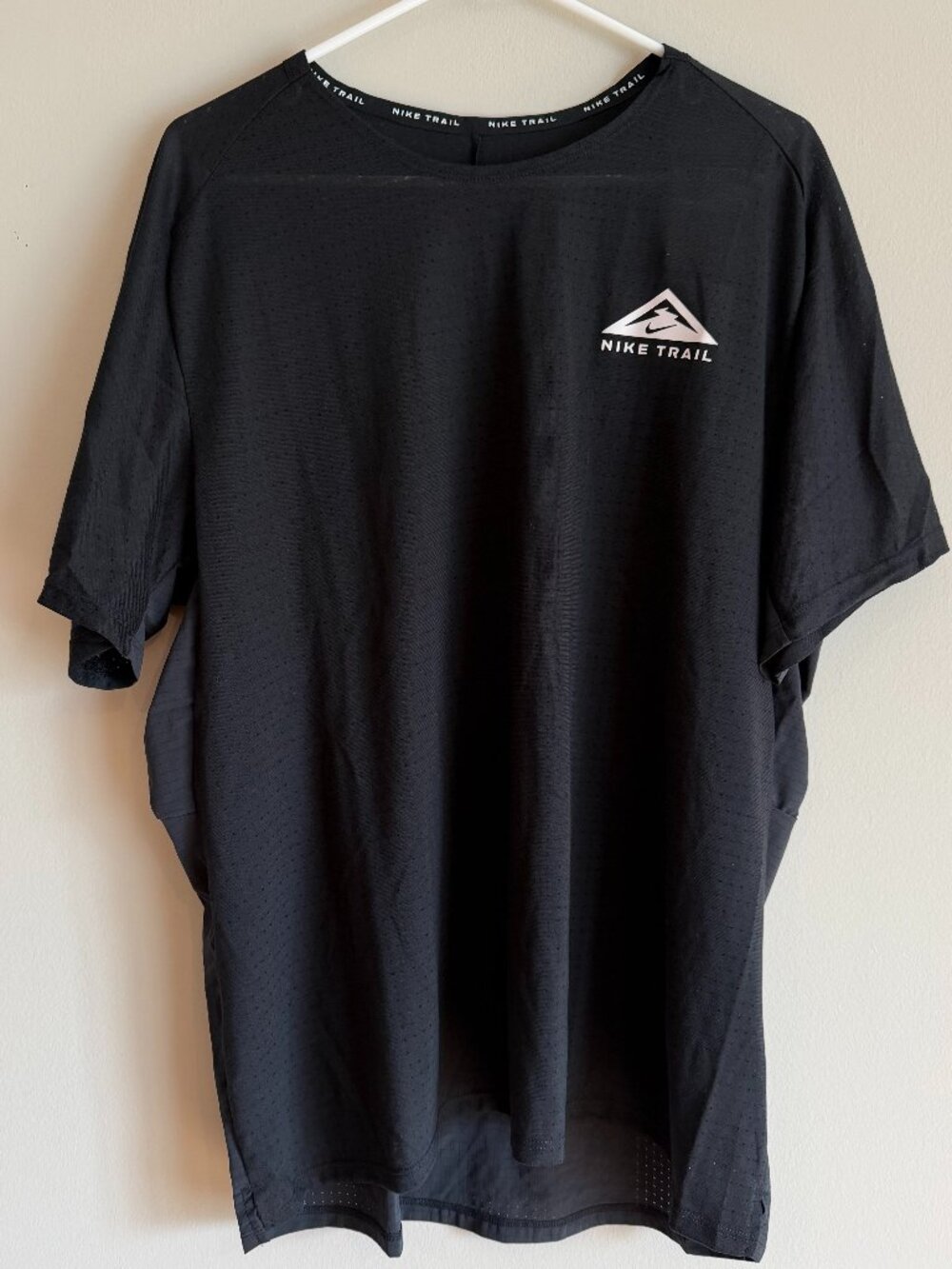 Nike DV9305-010 Mens XL Trail Solar Chase Dri-FIT Short Sleeve Shirt Top Black